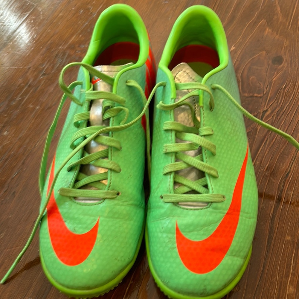 Nike Mercurial Turf Soccer Shoe Youth Size 4